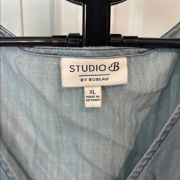 Bobeau Light chambray jumpsuit with Belt - Picture 2 of 3